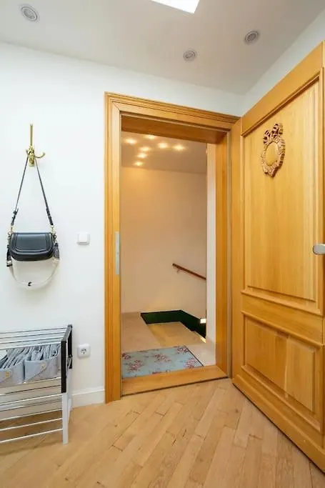Dachgeschoss Traum In Gruenruhelage - 20 Minuten Ins Zentrum Bécs Apartman